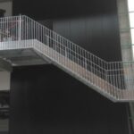 Metalen trap met balustrades aan Dok-Noord in Gent